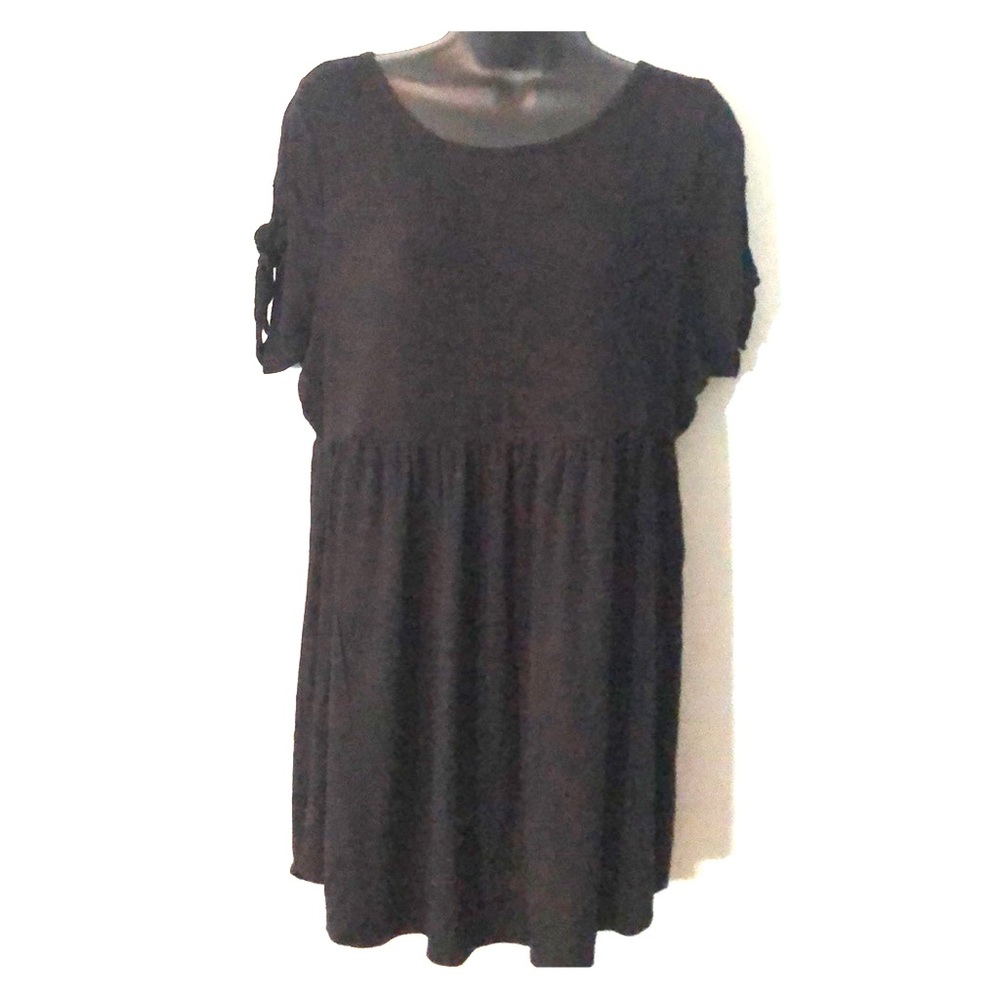 last chance! Black maternity top